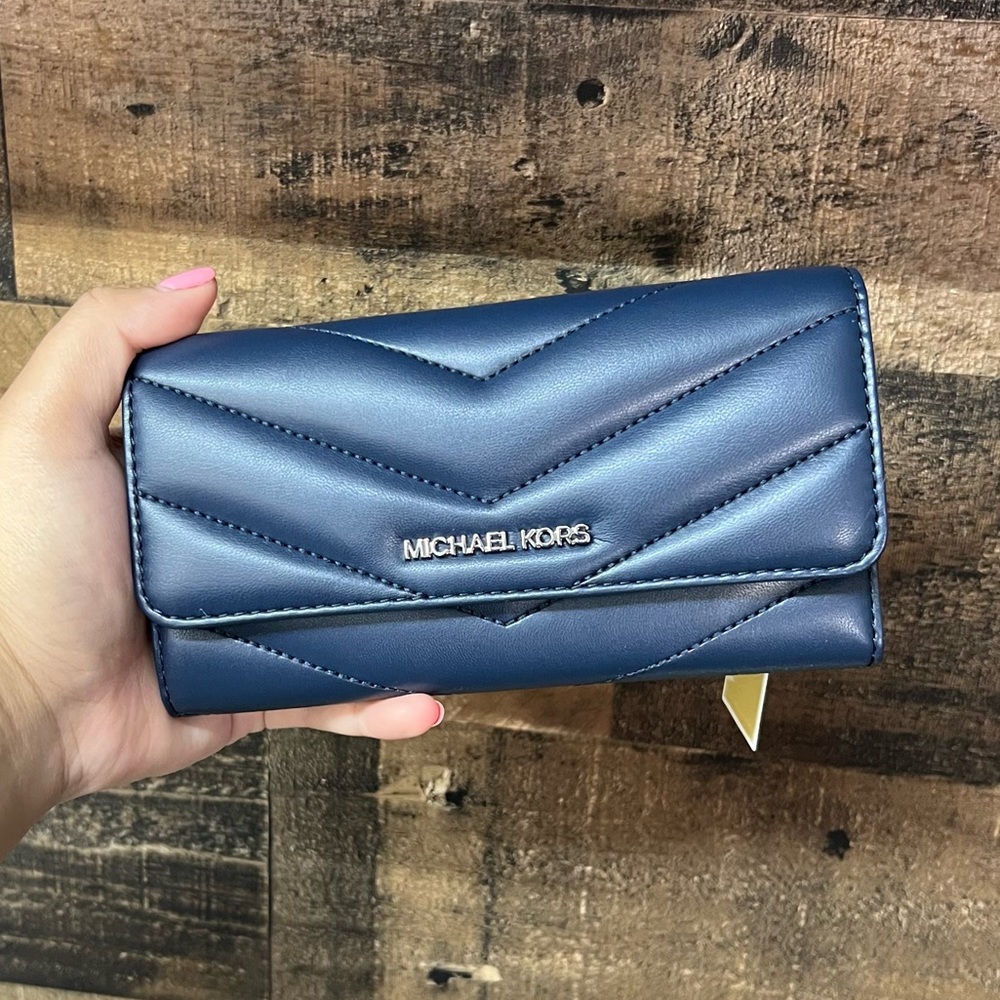 MICHAEL KORS Jet Set Travel Large Navy Blue Chevron Trifold Wallet NWT